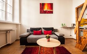 Elegant Apartment Royal Castle